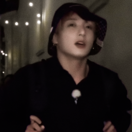 · ʙᴏʏғʀɪᴇɴᴅ
二传标uus7or_ 原截不吃k
糊的还挺好看？