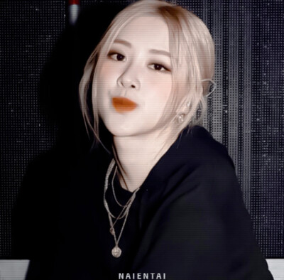 
“初见心动 疯狂荒唐”
ROSÉ
©️金奈恩