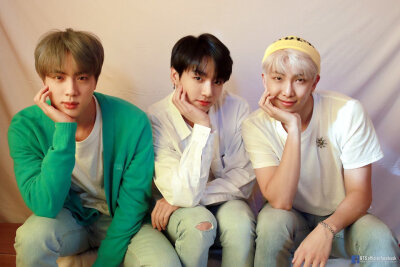 防弹合照
cr.logo