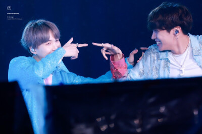 防弹合照
cr.logo