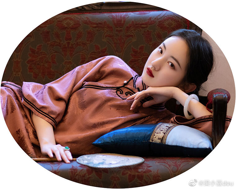 眉眼如画
cr@梁小豆dou