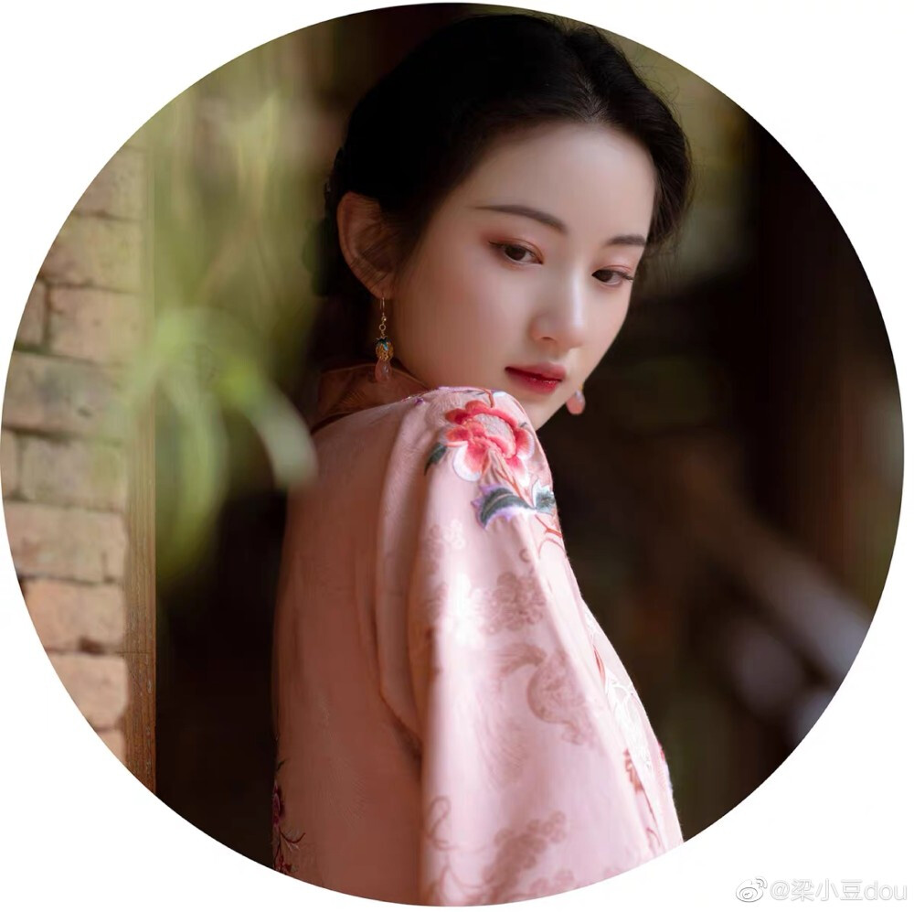 眉眼如画
cr@梁小豆dou