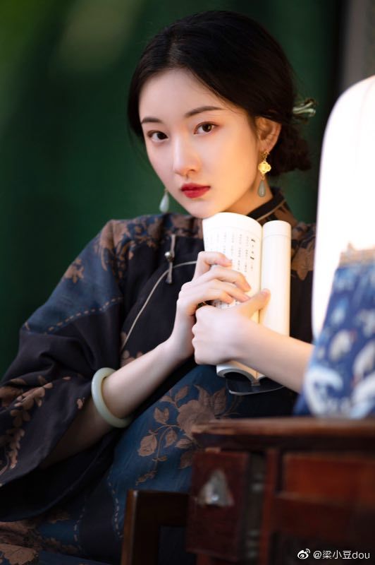 眉眼如画
cr@梁小豆dou