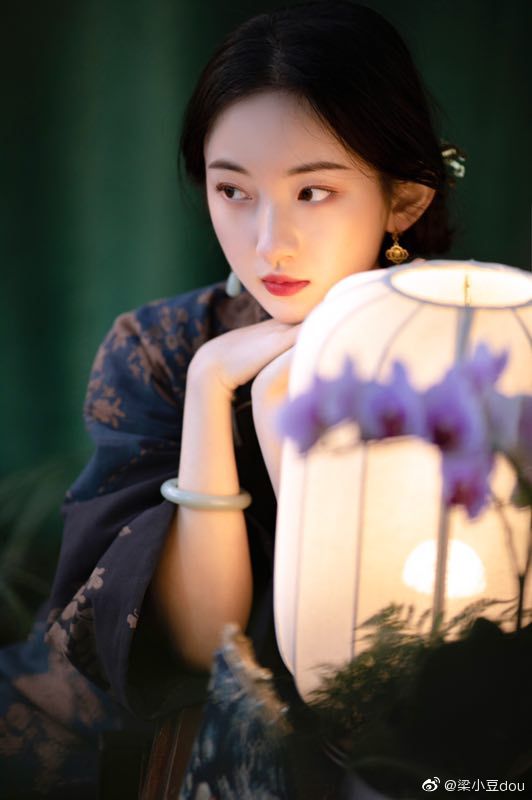 眉眼如画
cr@梁小豆dou