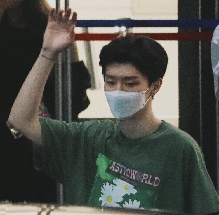 自截/自调 二传注明
“你的出现对我来说像是意外
好像所有女孩没法将你替代”