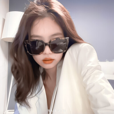 “拥抱吗趁现在”
JENNIE 金智妮
©️金奈恩