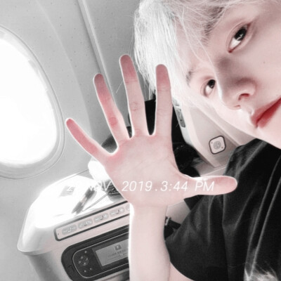 
六亿次心跳和八秒钟距离。