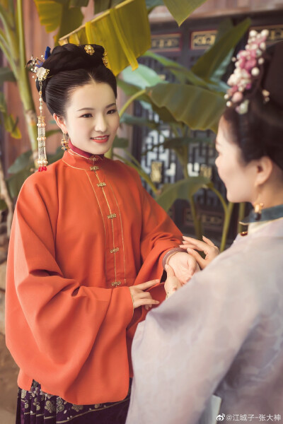 摄影后期-张大神
化妆造型-江城子古装
出镜-想飞的鱼跟她的朋友
在武汉园博园拍摄. ​​​