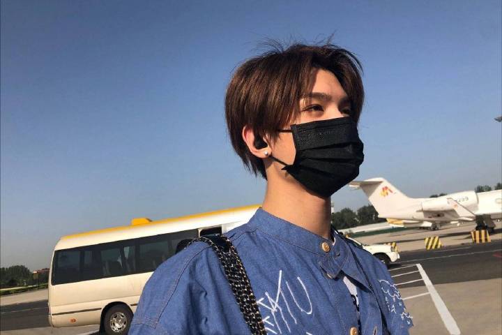 黄明昊