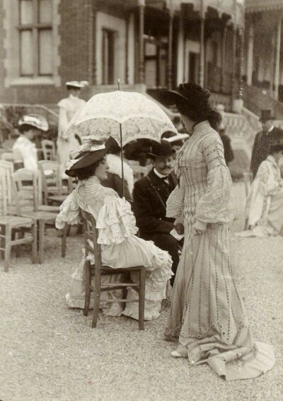 France, 1900. ​ ​​​