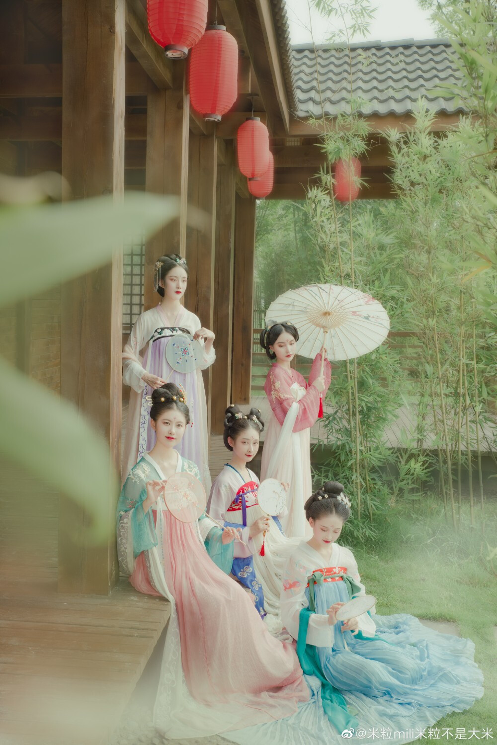 金似衣裳玉似身，眼如秋水鬓如云
#汉服[超话]#
抄送@华裳九州 @汉服同袍网 @汉服摄影录 @汉服写真集 @汉服约稿约拍资讯 @汉韵美拍 @唯美写真册 @写真客 @写真博主 @人像写真馆 @遂宁约拍 @遂宁城事 ​​​