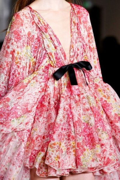 giambattista valli ss 19 / details ​ ​​​