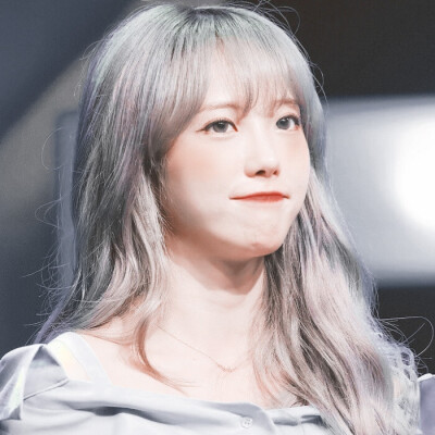 总是把墙垒得高高的，又仰着头渴望有人能翻过来。
#Luda
©babyface