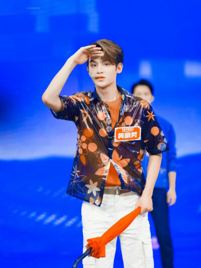 ·黄明昊·