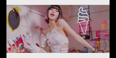 ice cream
新歌mv
lisa可二改图