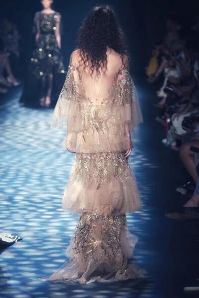 ——
Marchesa Spring 2017 ​ 梦幻仙裙 ​​​（转侵删）