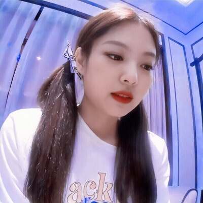 ·Jennie·
＇希望有人會覺得認識我是件很幸運的事
c r . 顧 依 甜 原 小 黃 君