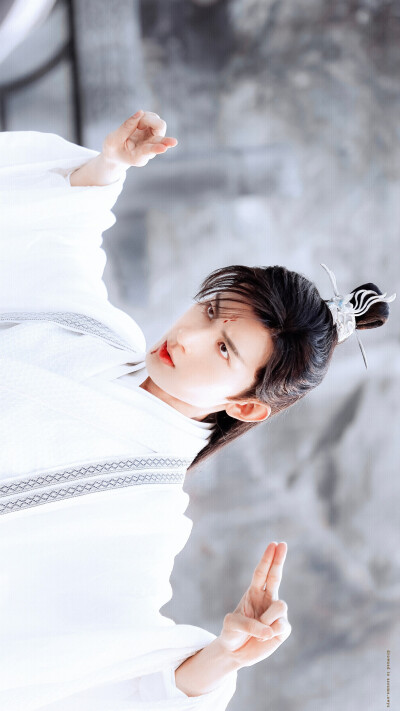 成毅壁纸
电视剧琉璃 | 禹司凤
cr：溺往臆想