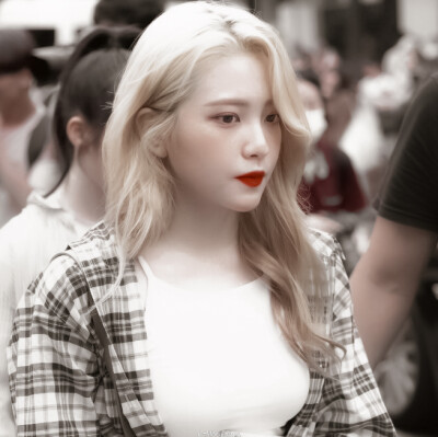 YEIR金艺琳_
“ᗪᗰΟ EᴅᴡᴀʀᴅGᴀᴍɪɴɢ EDG ”
cr.adorablecandy81
我是L-Morishima