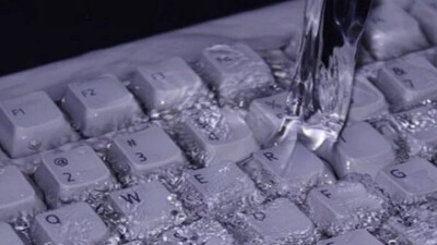 医用血袋 照镜 海浪 花 键盘 血 拉手 水下 画画素材‖苏稚童