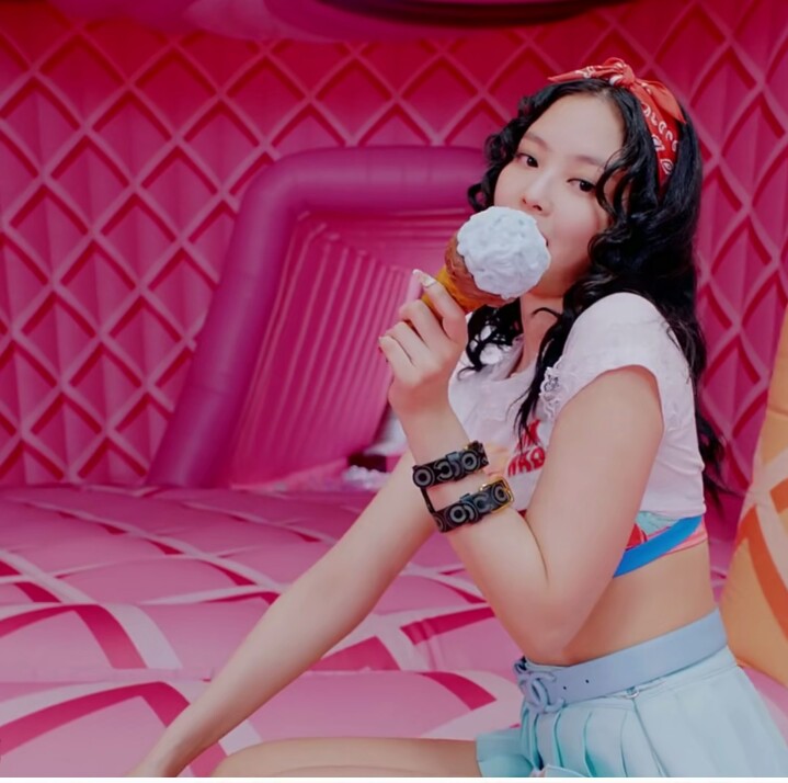 jennie ice cream海报图片