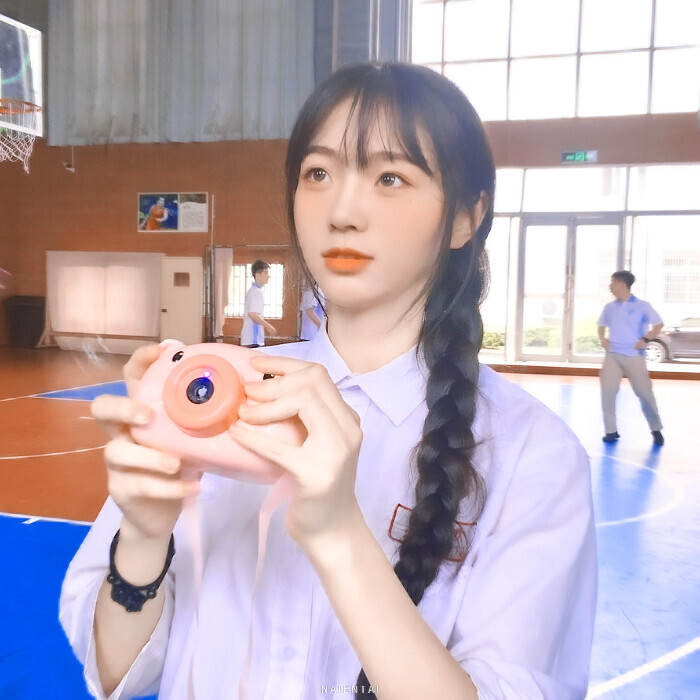 
“生活的疲惫有你减了半”
泡泡机女头 金奈恩