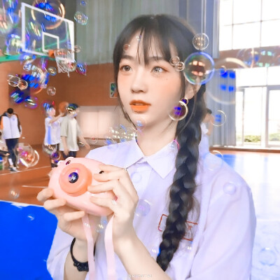 
“生活的疲惫有你减了半”
泡泡机女头 金奈恩