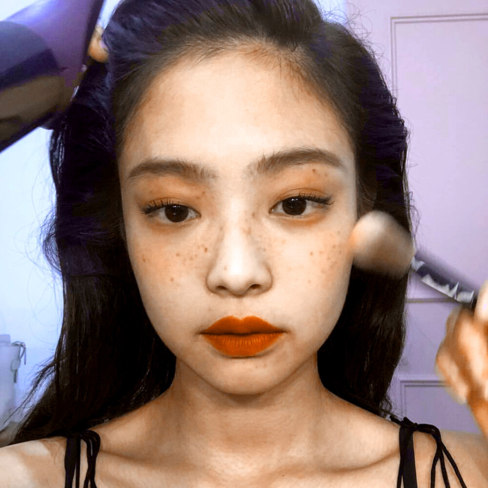 jennie 抱图见简介
原©jennie ins