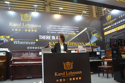 卡罗尔.莱曼钢琴(Karol Lehmann Piano)源自波兰的国宝级钢琴。1884年，卡罗尔.莱曼获得了欧洲最著名的以Philippe de Girard菲利普吉拉德命名的（波兰纺织工业的创始人，乐器发明家）的发明大奖，并获得了使用在钢琴…