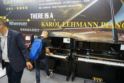 卡罗尔.莱曼钢琴(Karol Lehmann Piano)源自波兰的国宝级钢琴。1884年，卡罗尔.莱曼获得了欧洲最著名的以Philippe de Girard菲利普吉拉德命名的（波兰纺织工业的创始人，乐器发明家）的发明大奖，并获得了使用在钢琴…