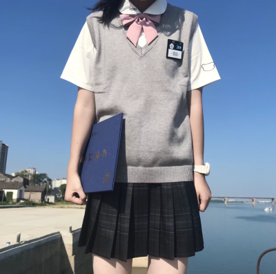 jk制服女生头像(碳灰)