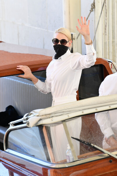 Cate Blanchett 大魔王
Arriving at Venice Airport during the 77th Venice Film Festival on September 01, 2020 in Venice, Italy
[weibo@-slyvieCX-]