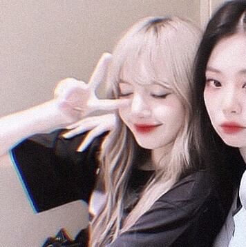 lisa / jennie
cr小黄君