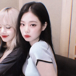 lisa / jennie
cr小黄君