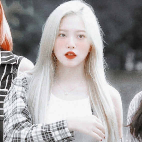 Yeir金艺琳_
淩晨兩點的黑森林.
cr.adorablecandy81
我是L-Morishima