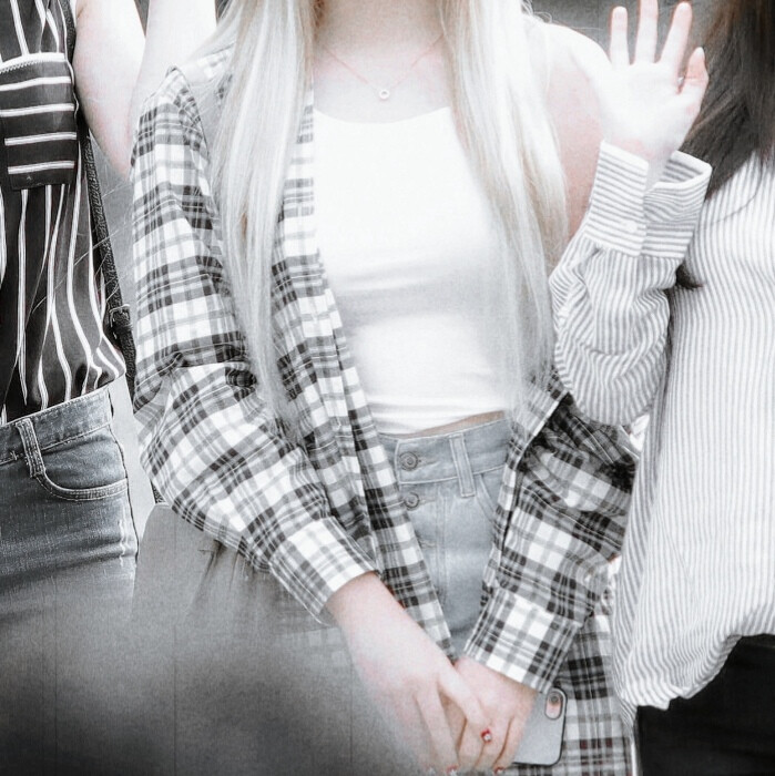 Yeir金艺琳_
淩晨兩點的黑森林.
cr.adorablecandy81
我是L-Morishima