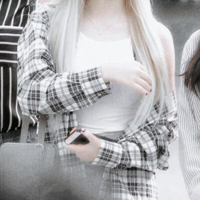 Yeir金艺琳_
淩晨兩點的黑森林.
cr.adorablecandy81
我是L-Morishima