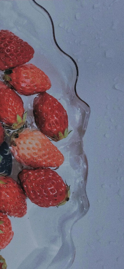 清凉一夏，来点冰块，还要草莓.