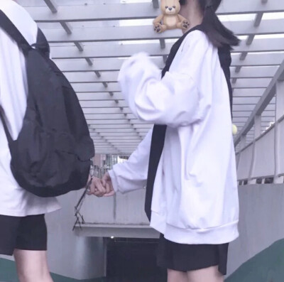 也祝今年秋天陪在你身边的人 明年依旧.