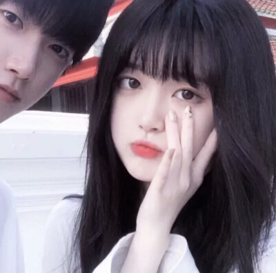 值得的人不需要你跑着靠近.