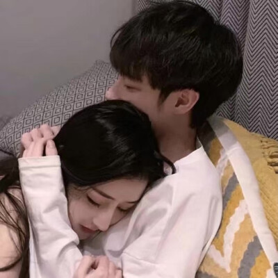 值得的人不需要你跑着靠近.