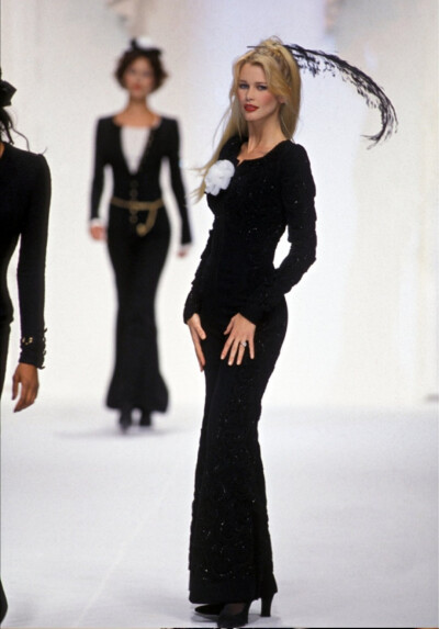 Claudia Schiffer（克劳迪娅·希弗）德国超模，九十年代的Big 5（五大超模）之一，1970年8月25日出生于德国莱因伯格。