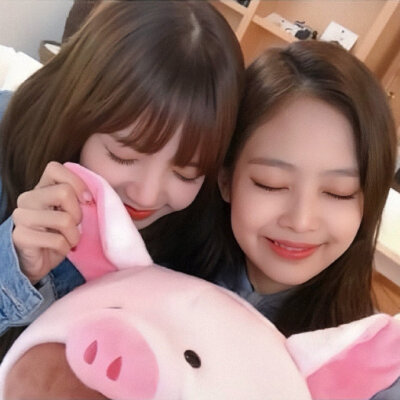 Jennie & Lisa 