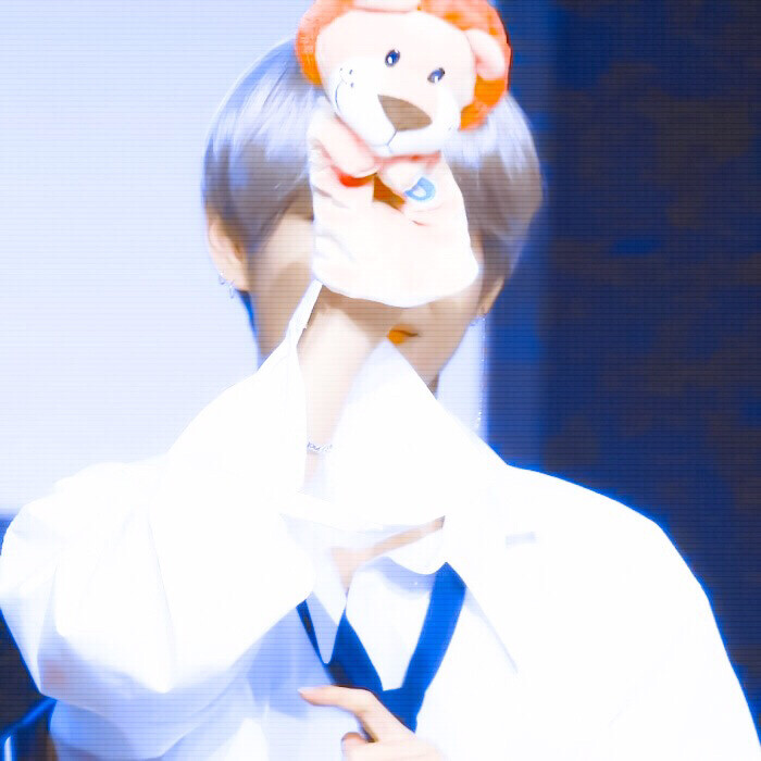 “爱老虎油，只对你说哦.”
cr.花梦无期|禁|
原_Vberryya