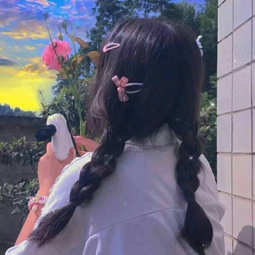 好看头像77jk头像77用手机挡脸