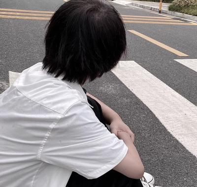 男头/控制不住情绪。