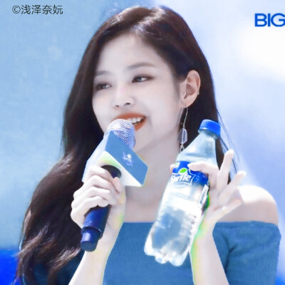 JENNIE
原截易怡
一个蓝调嘿嘿嘿