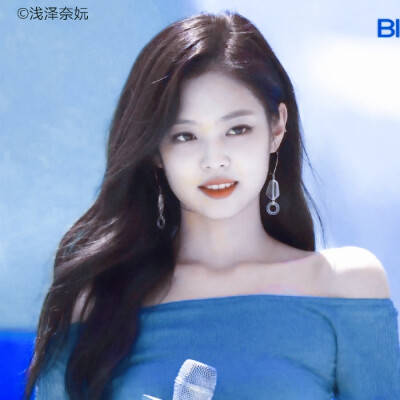 JENNIE
原截易怡
一个蓝调嘿嘿嘿