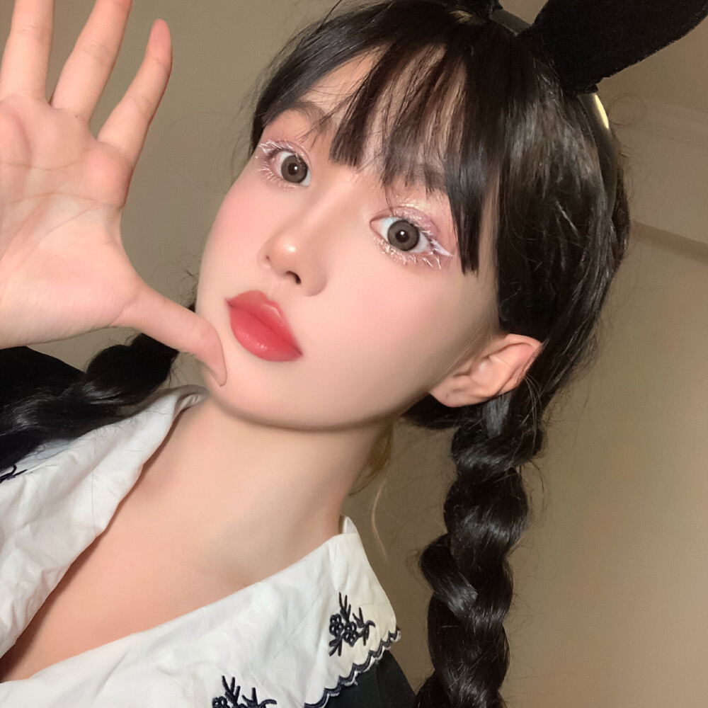 无人问津的港口开满鲜花