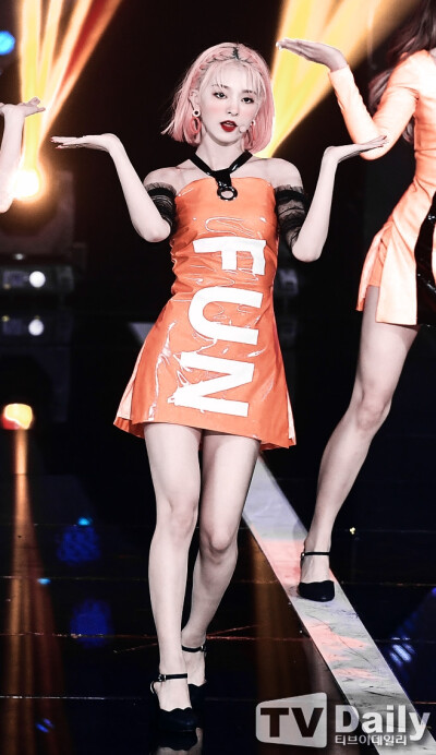 这个是加了口红还有滤镜的你喜欢那个就收藏哪个
©樱桃碎碎冰
看简介